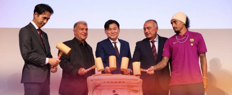 巴萨抵达神户参加欢迎晚宴，拉波尔塔、乐天创始人出席