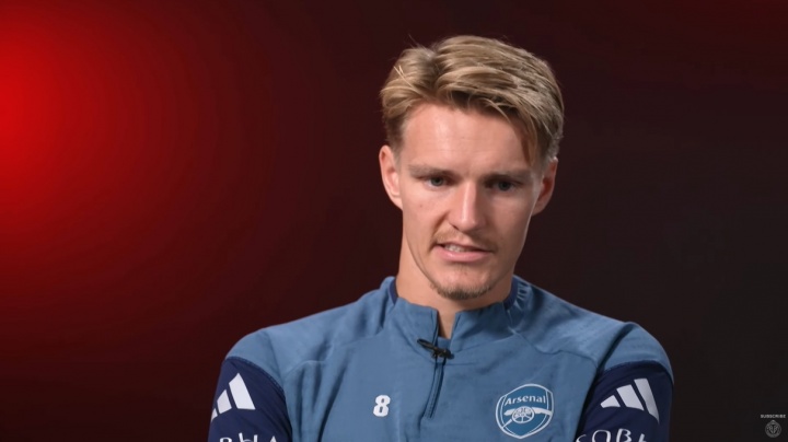 厄德高：苏维门迪是一名顶尖的球员，他能找到任何传球路线破线