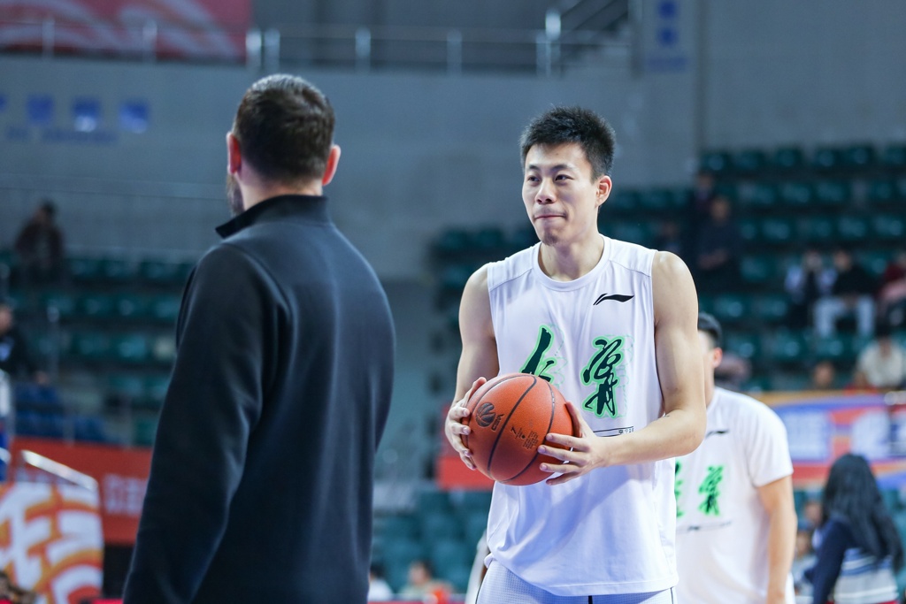 媒体人：即便目前在伤势恢复中 张镇麟肯定还是有顶薪能力的球员