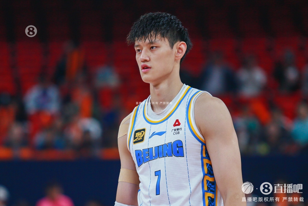 媒体人：曾凡博是CBA里打法最接近NBA的国内球员 上赛季涨球很多