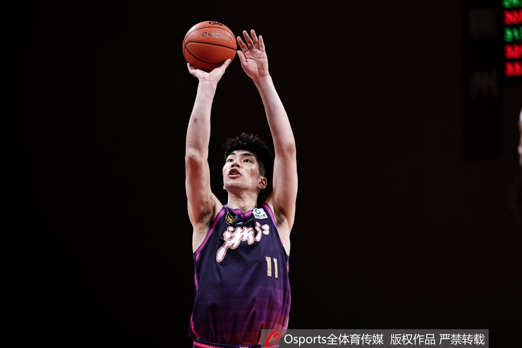 余嘉豪留洋！青岛队记：年轻人得把目光放长远 到更高舞台追梦