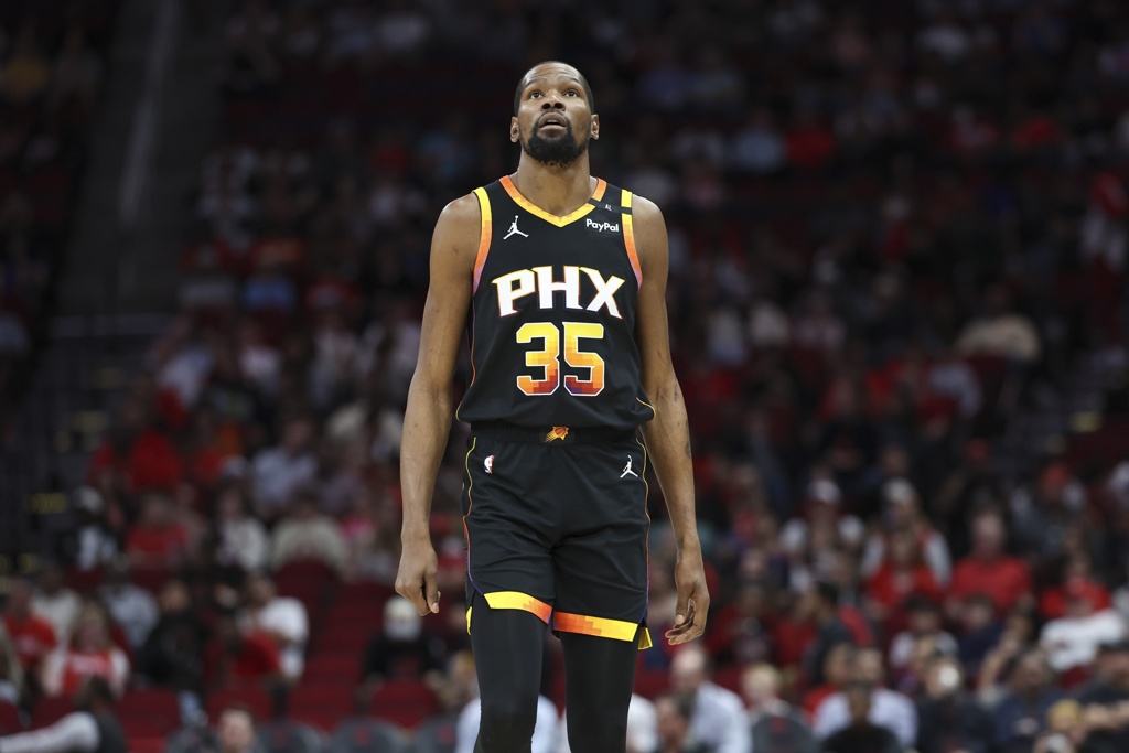 名记：杜兰特真的跟火箭很合拍 他不用承担更衣室领袖的职责