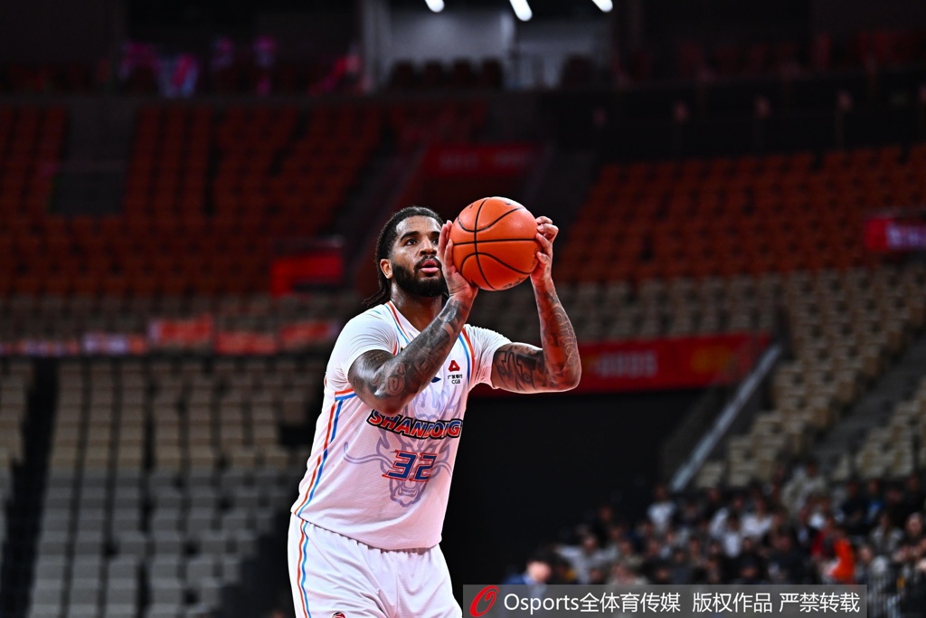 山东男篮官宣与克里斯续约 与陈林坚以及5名小将完成签约