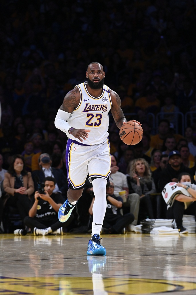 队记：湖人对詹姆斯无休止的消极对抗式抨击相当厌烦