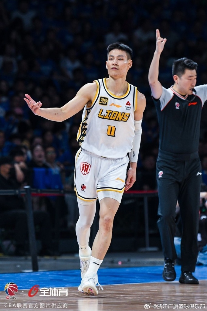 林秉圣：胡金秋真的非常照顾我 他是一个非常努力而又谦逊的球员