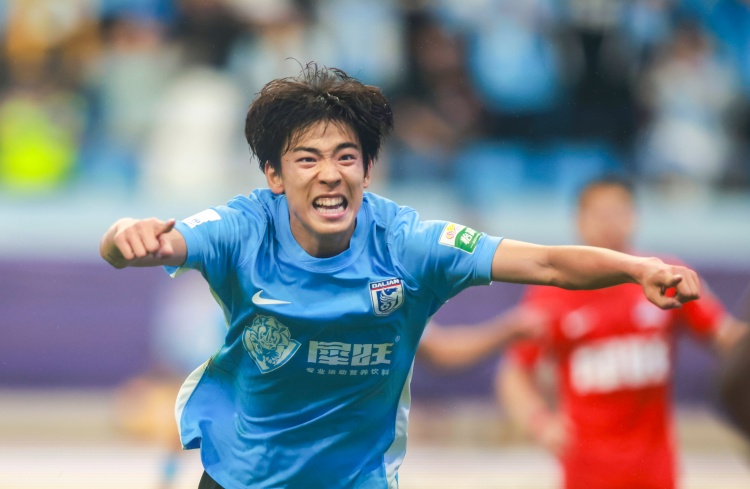 辽媒：大连英博对阵青岛海牛志在四连胜，若赢球基本提前完成保级