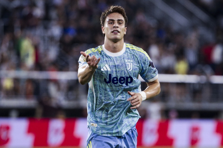 米体：拜仁和巴萨有意伊尔迪兹，但尤文无意出售