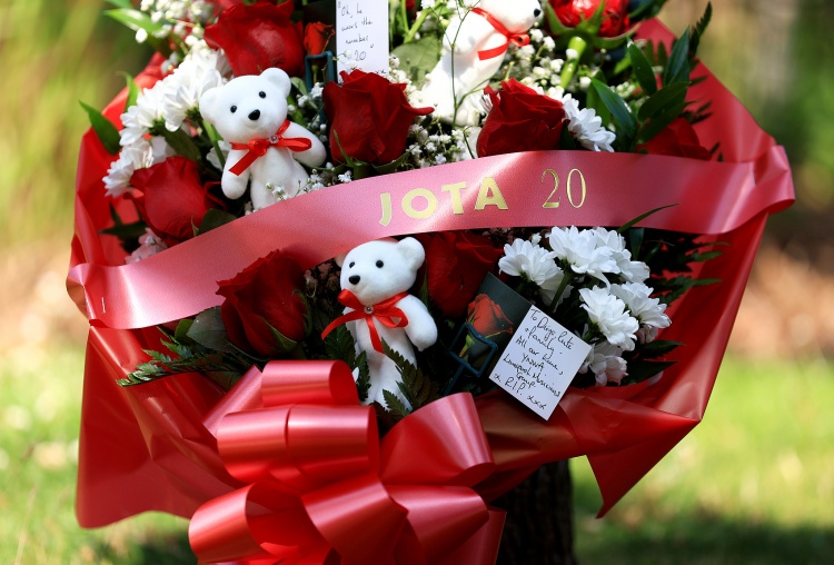 镜报：温网将放开严格着装规定，允许球员佩戴黑色臂带向若塔致哀