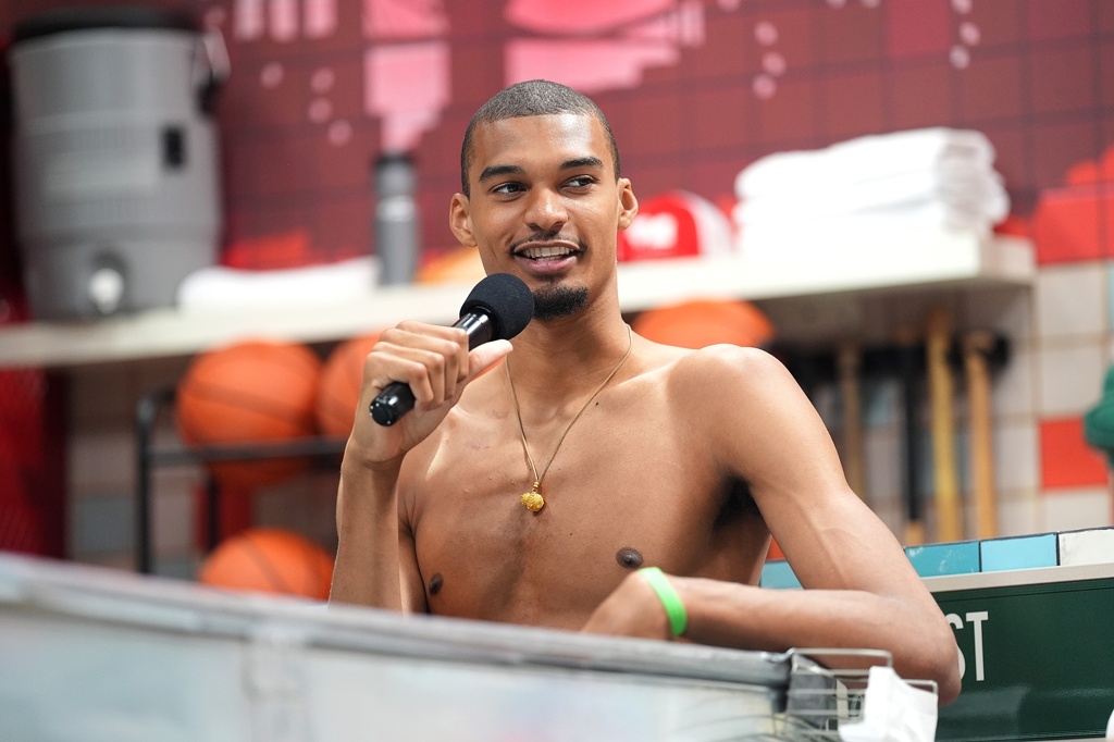 马克西：文班亚马曾在和我单挑时全程防守 那时他就与众不同