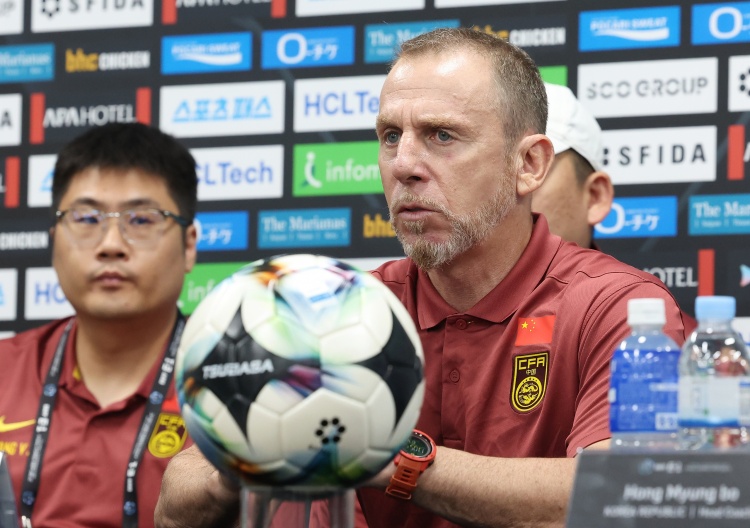 足球报：国足技战术层面和亚洲强队差距太大 腰无力困境更是无解