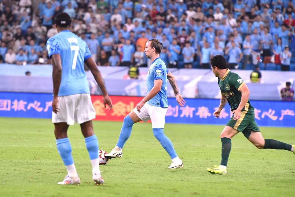 记者：卡尔采夫昨天赛后中暑被送到医院检查，目前已无大碍