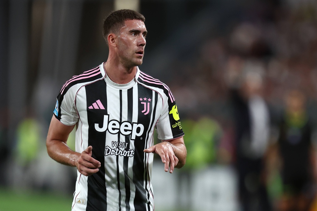 欧冠2射1传！米体：弗拉霍维奇职业态度无懈可击，尤文后悔未续约