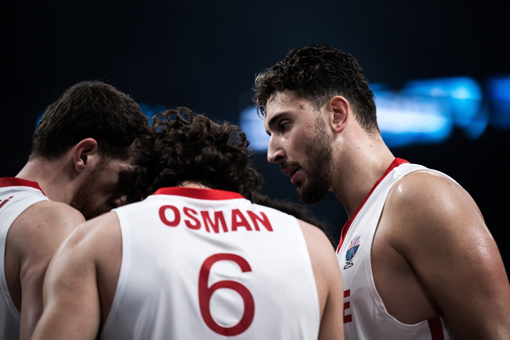 申京谈奥斯曼受伤：当时就觉得不严重 但会控制不住担心