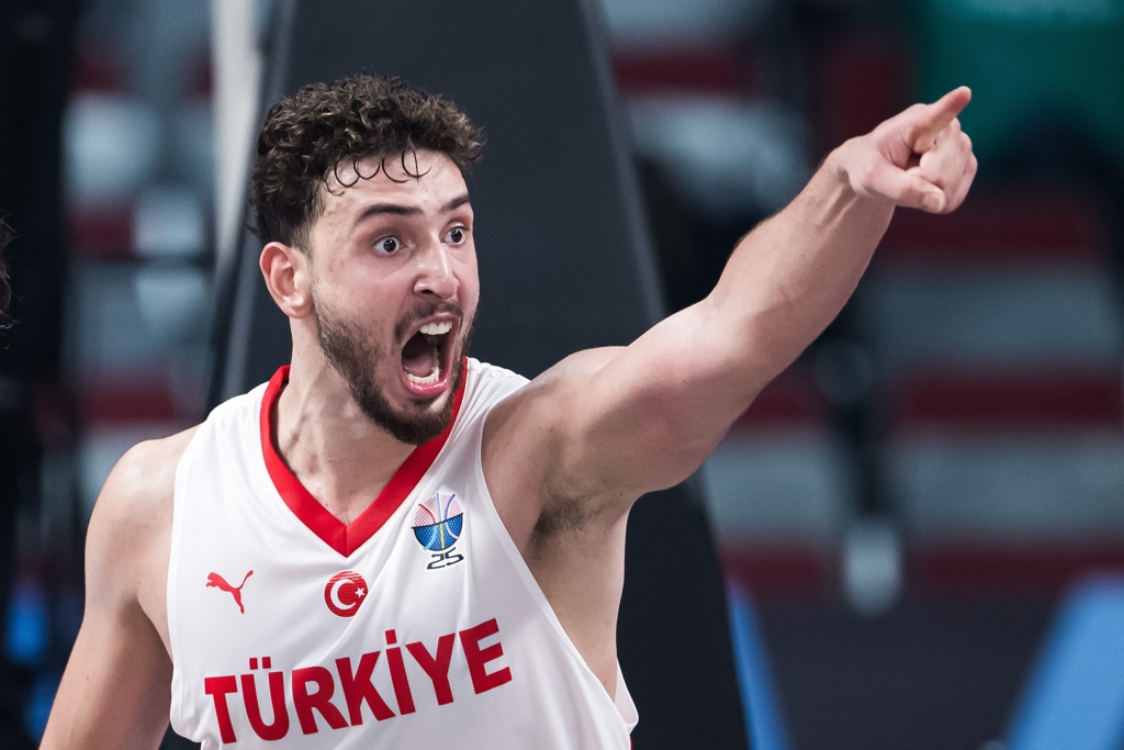 瑞典中锋：申京非常难对付 他不仅能得分 而且身手全面&敏捷&能传